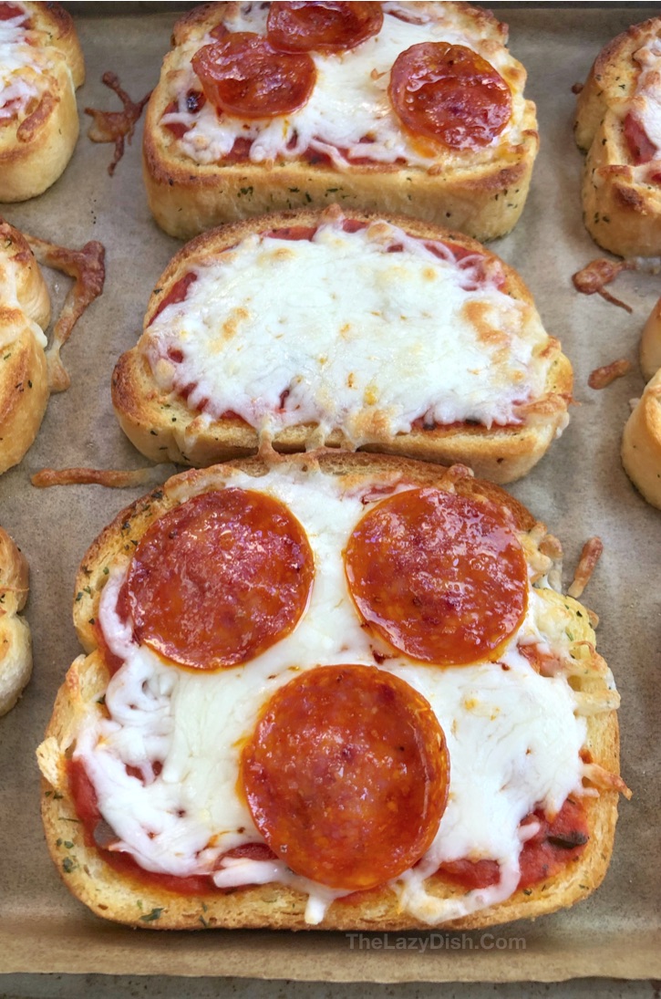 Garlic Toast Pizza Cheese Bread - quick and easy dinner idea made with 3 ingredients! #thelazydish