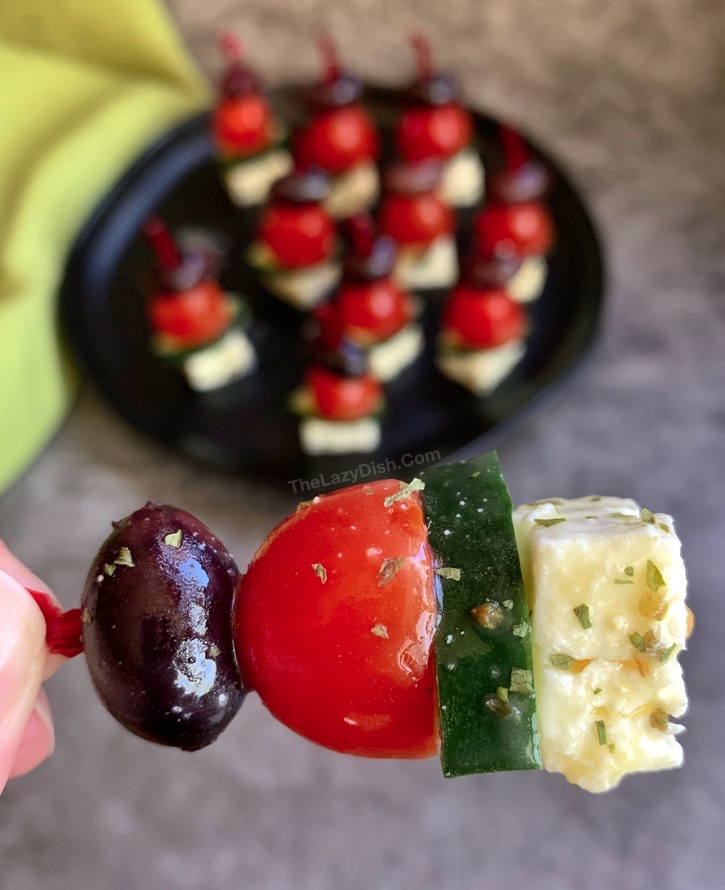 Quick and easy party appetizer: Greek Salad Skewers -- The BEST make ahead party food idea! Always a crowd pleaser.