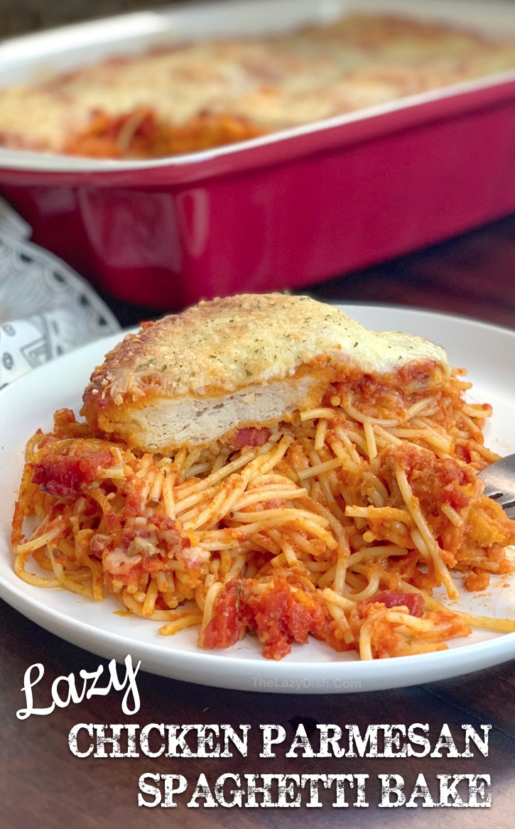 Easy Chicken Parmesan Baked Spaghetti Casserole (a quick and easy dinner idea for large families!) This budget friendly meal is so simple to throw together, it's prefect for busy week nights. An easy casserole dish made with just 5 ingredients. #thelazydish #easydinner #chickenparmesan 