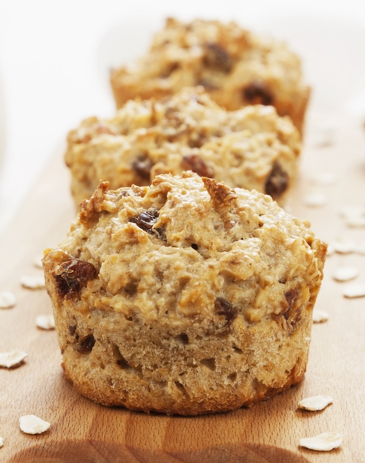 How to make oatmeal muffins with cake mix! This easy recipe makes for a quick breakfast or after school snack for the kids. 