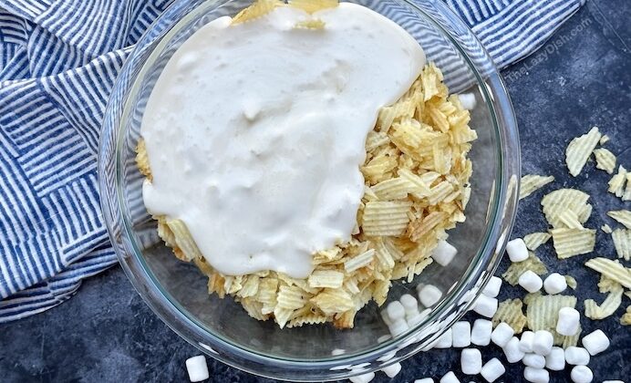 Quick to make with few ingredients and yet insanely delicious! This no bake potato chip dessert is a family favorite. It's salty, sweet, crunchy and gooey all at the same time. Heaven in your mouth.