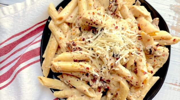 The best creamy chicken pasta with sun dried tomatoes! A delicious pasta dinner recipe for your family.