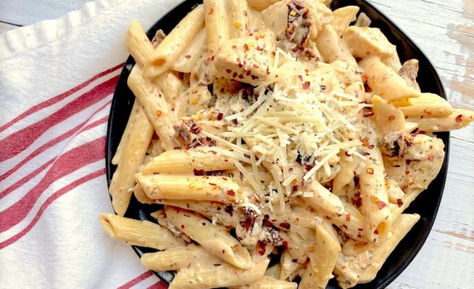 The best creamy chicken pasta with sun dried tomatoes! A delicious pasta dinner recipe for your family.