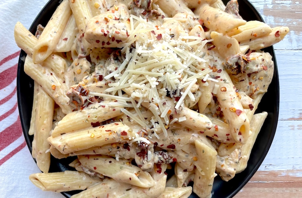 Easy creamy sun dried tomato pasta with chicken and garlic! A delicious family dinner recipe that you'll want to make over and over again.