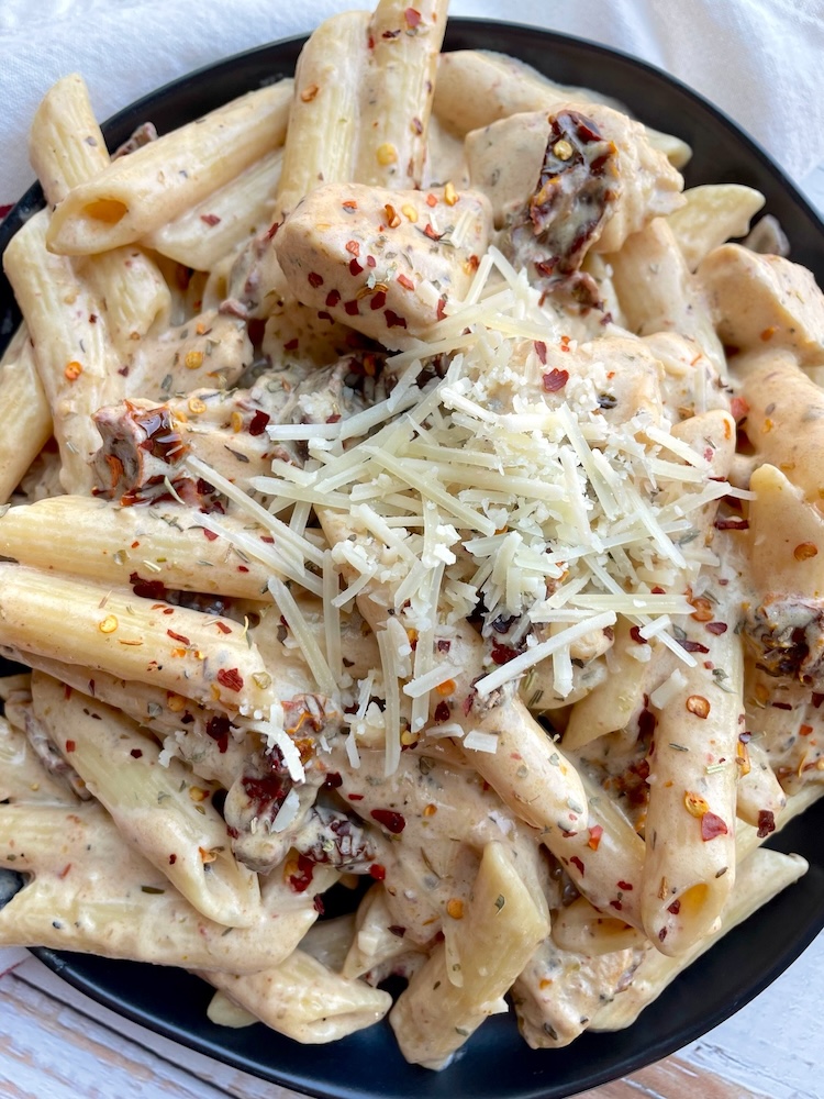If you're looking for easy family meals to make for your picky eaters, try this creamy sun dried tomato chicken penne pasta recipe!