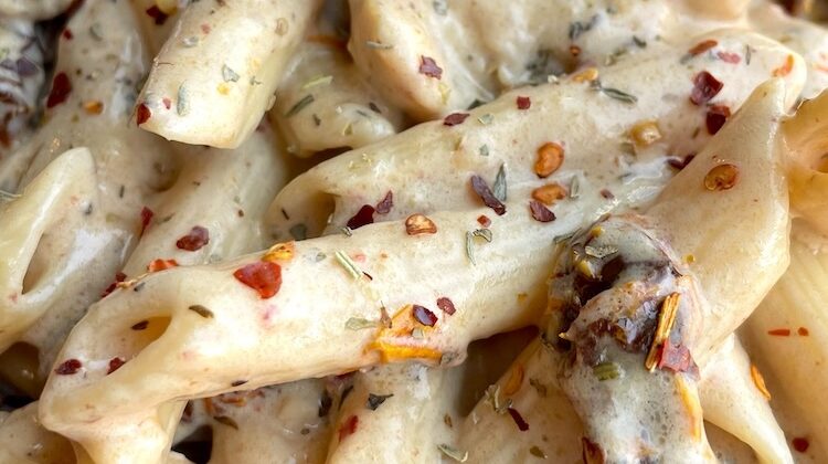 Delicious creamy sun dried tomato pasta recipe! A yummy family dinner recipe to make when you want to impress your picky eaters.