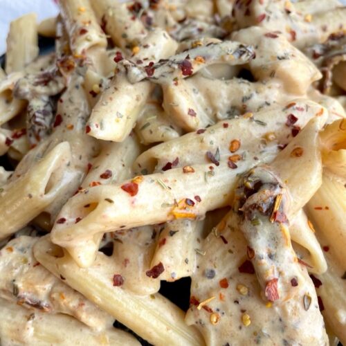 How to make creamy sun dried tomato chicken pasta with few ingredients.