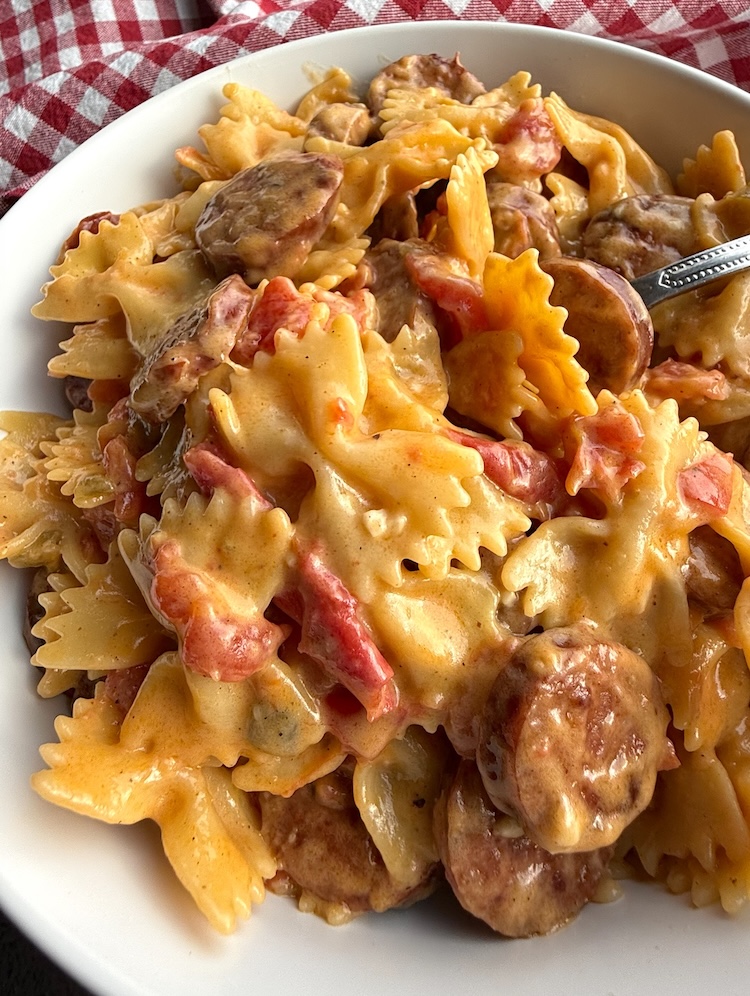 This yummy comfort food is made with just a few cheap ingredients in just one pot, making for a delicious and easy weeknight meal. 