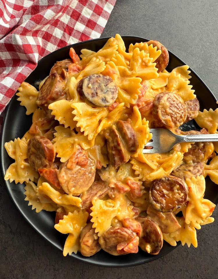 Easy homemade comfort food for dinner! How to make one pan sausage pasta for your family tonight. 