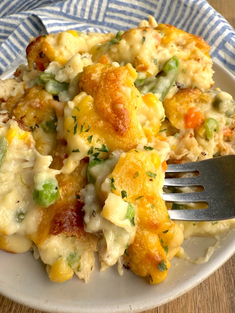 How to make a yummy and kid approved chicken casserole for dinner with a box of Red Lobster cheddar biscuits!