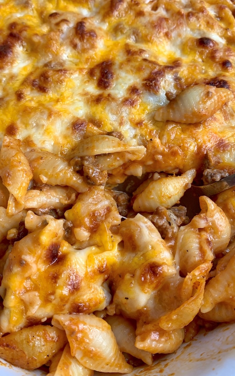 Yummy comfort food for dinner tonight! This cheesy hamburger casserole is a family favorite and my picky eaters always go back for seconds. 