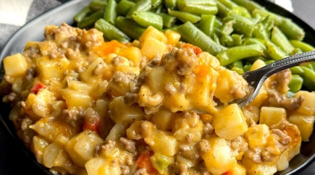 Cheesy Ground Beef and Potato Casserole Recipe. A quick and easy family dinner idea! My picky kids love this yummy comfort food, and it's so simple to prepare with cheap ingredients.