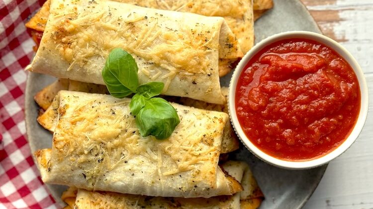 How to make pizza in the form of a burrito with simple and cheap ingredients. A quick and easy meal for a family with kids baked in the oven, or a smaller serving cooked in an air fryer.