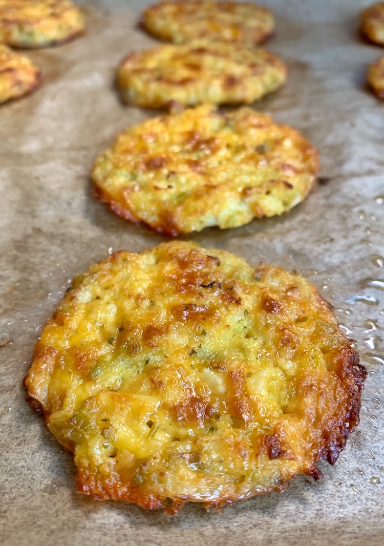 How to make yummy and healthy broccoli cheese snacks in your oven with frozen broccoli rice! This easy recipe is kid friendly and only requires a few basic ingredients. 