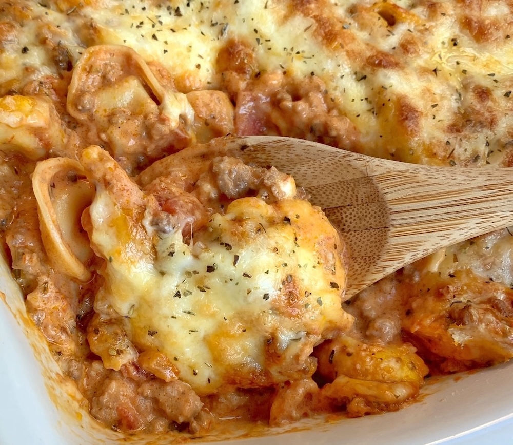 An easy family dinner recipe that kid approved, delicious, and easy to make with pasta, ground beef, sauce, and cream cheese. All baked into a yummy casserole.